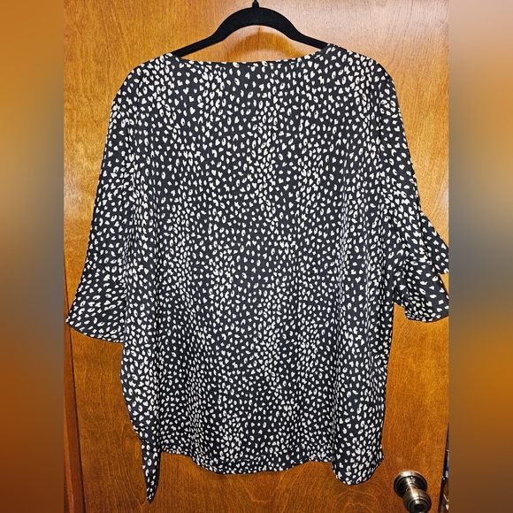 Emery Rose Black Top with White Dotted Motif - New Without tags - Bell Sleeves - Picture 3 of 4
